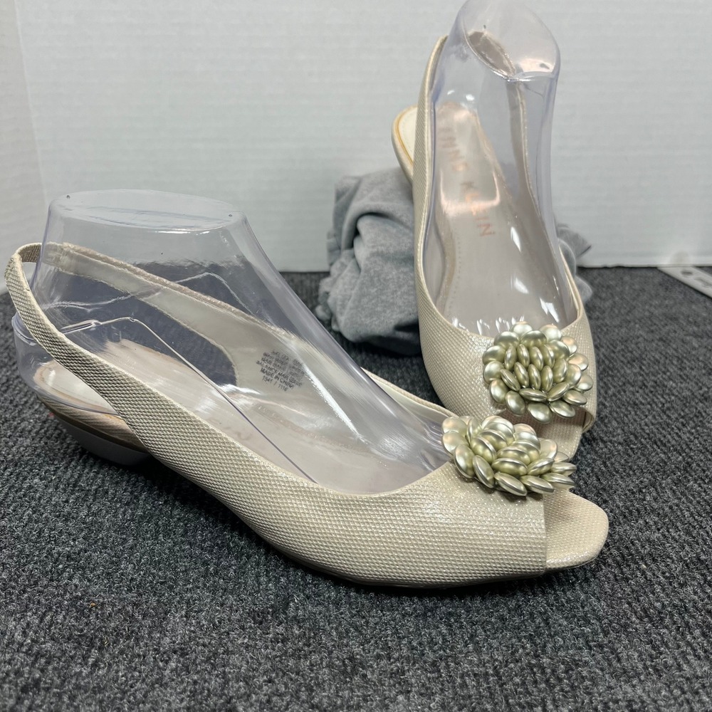 Anne Klein Akliza Slingback Kitten Heels 8 Champagne Gold Floral Peep Toe Church